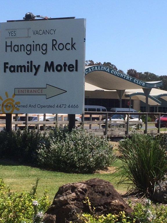 Hanging Rock Family Motel เบทแมนส์เบย์ ภายนอก รูปภาพ