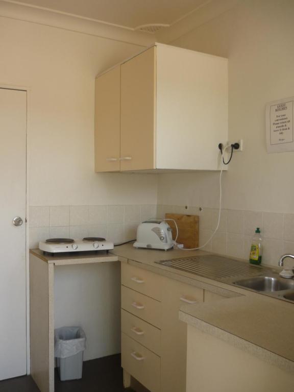 Hanging Rock Family Motel เบทแมนส์เบย์ ภายนอก รูปภาพ