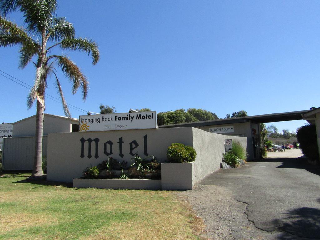 Hanging Rock Family Motel เบทแมนส์เบย์ ภายนอก รูปภาพ