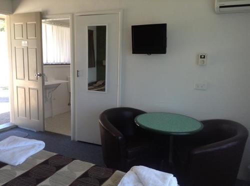 Hanging Rock Family Motel เบทแมนส์เบย์ ภายนอก รูปภาพ