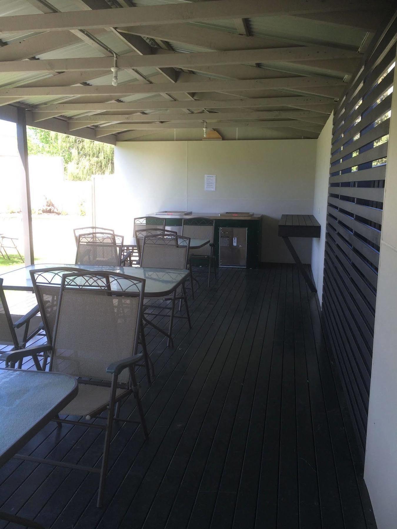 Hanging Rock Family Motel เบทแมนส์เบย์ ภายนอก รูปภาพ