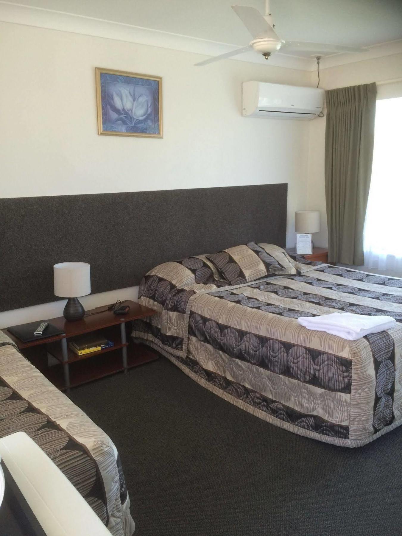 Hanging Rock Family Motel เบทแมนส์เบย์ ภายนอก รูปภาพ