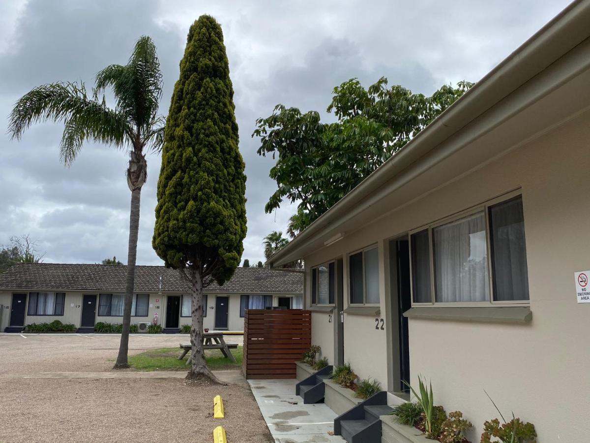 Hanging Rock Family Motel เบทแมนส์เบย์ ภายนอก รูปภาพ
