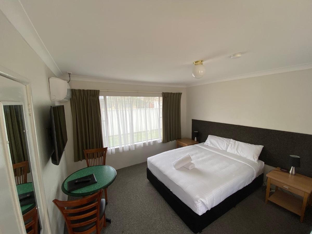 Hanging Rock Family Motel เบทแมนส์เบย์ ภายนอก รูปภาพ