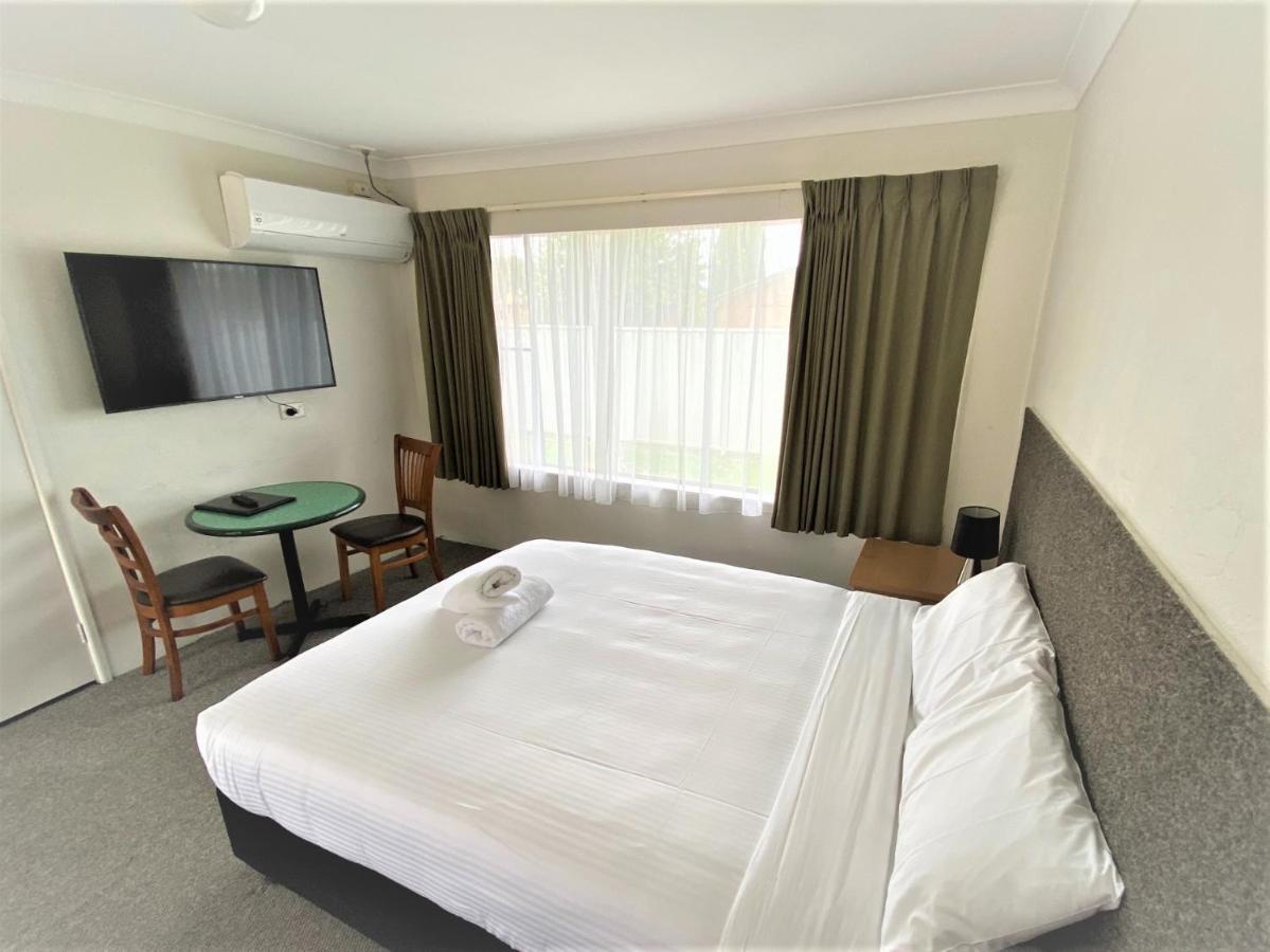 Hanging Rock Family Motel เบทแมนส์เบย์ ภายนอก รูปภาพ