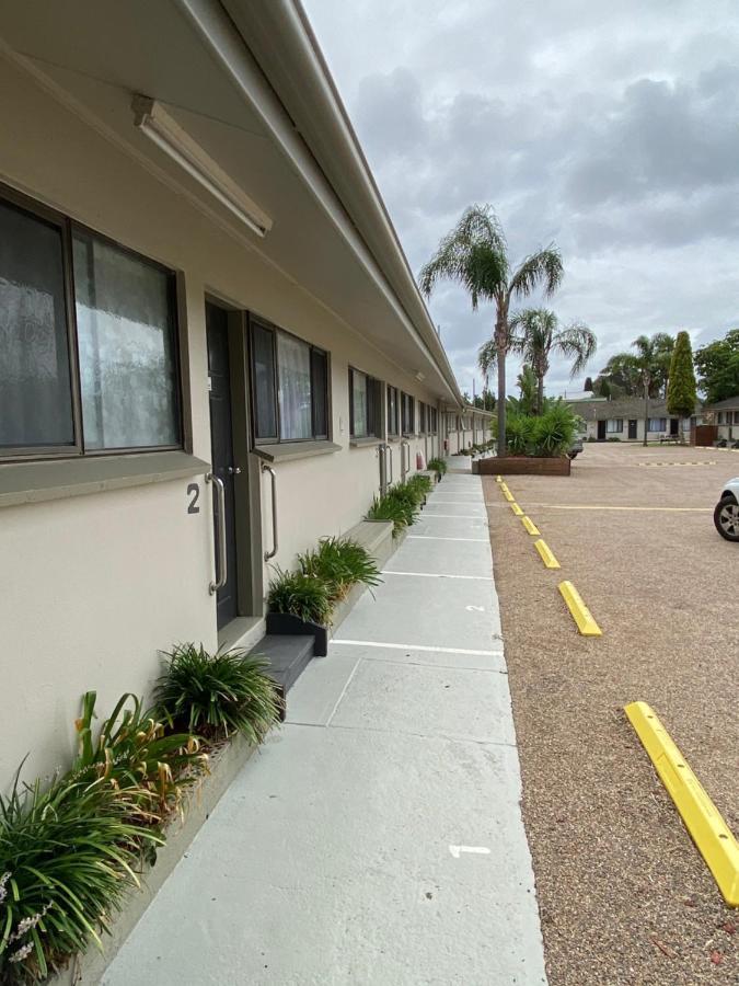 Hanging Rock Family Motel เบทแมนส์เบย์ ภายนอก รูปภาพ