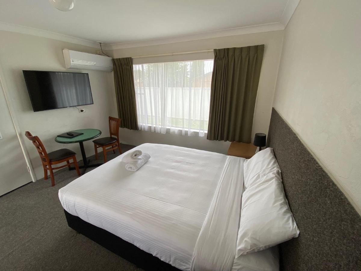 Hanging Rock Family Motel เบทแมนส์เบย์ ภายนอก รูปภาพ
